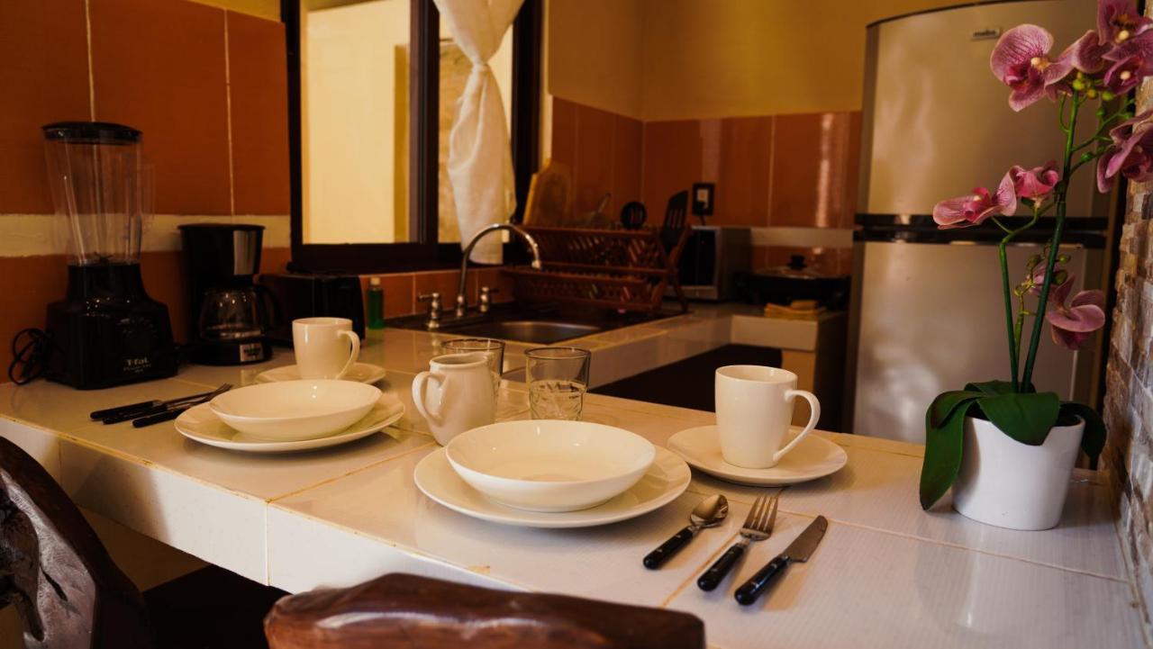 Suites Villas El Jardin 홀박스아일랜드 외부 사진