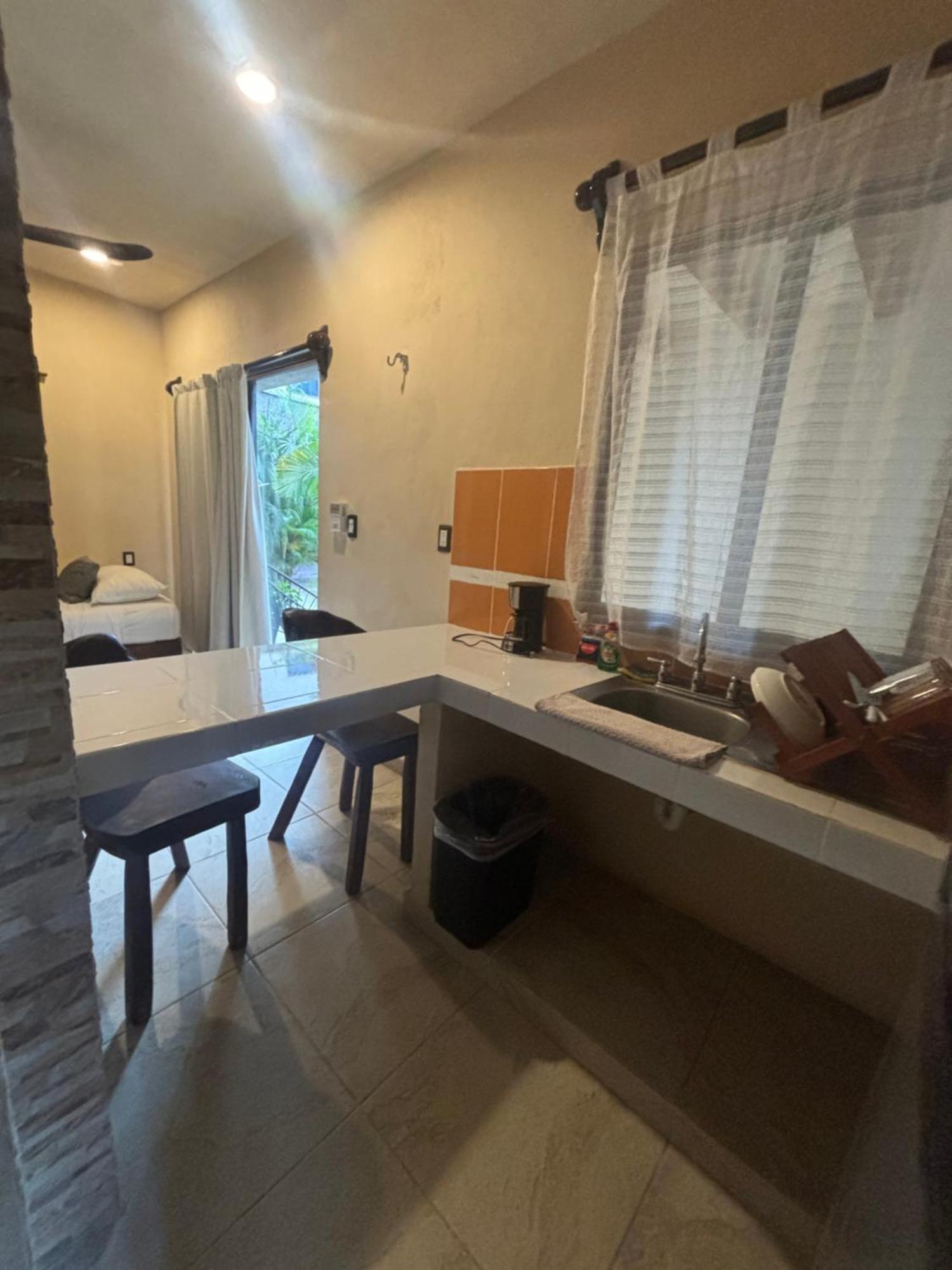 Suites Villas El Jardin 홀박스아일랜드 외부 사진