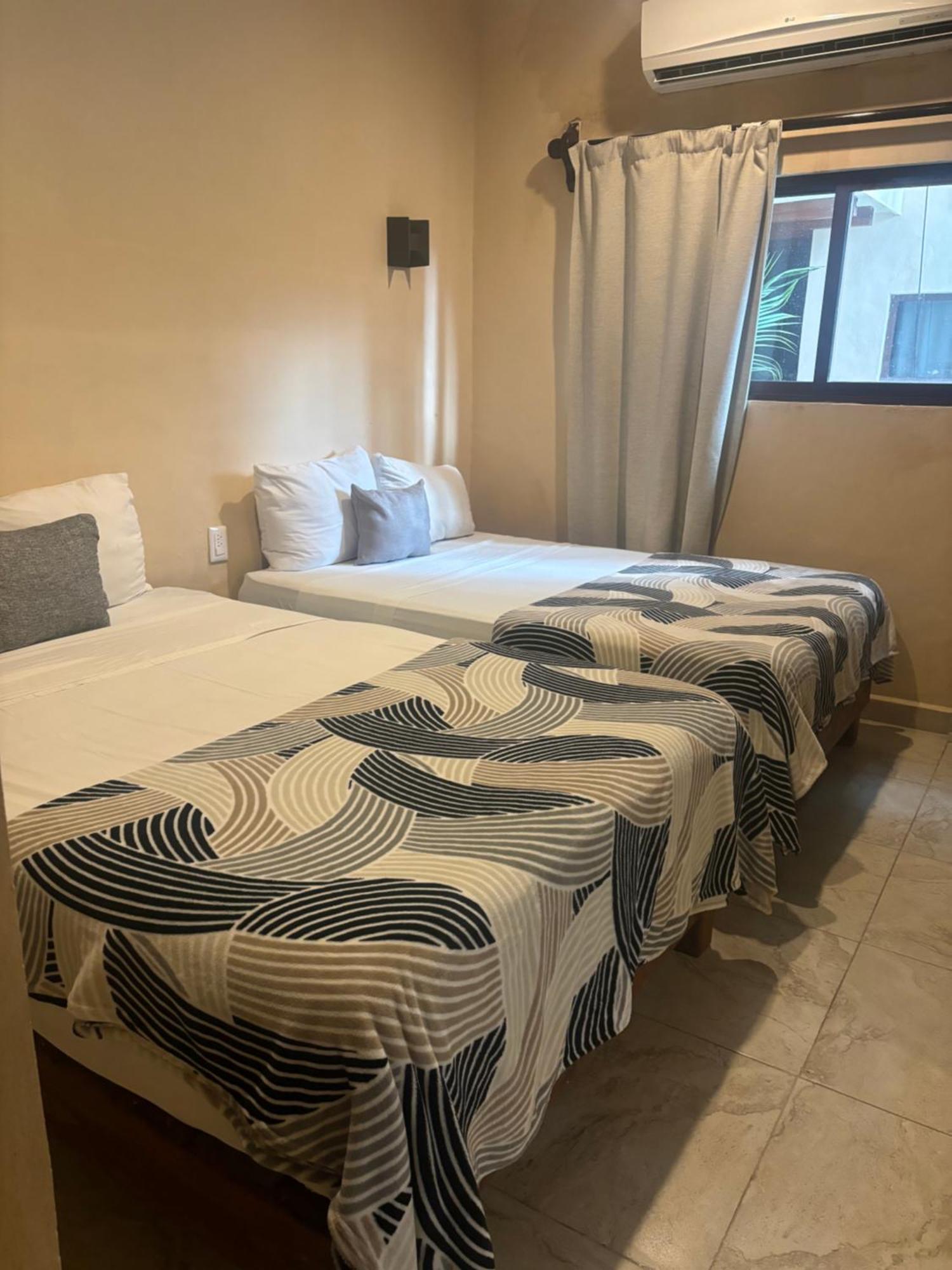 Suites Villas El Jardin 홀박스아일랜드 외부 사진
